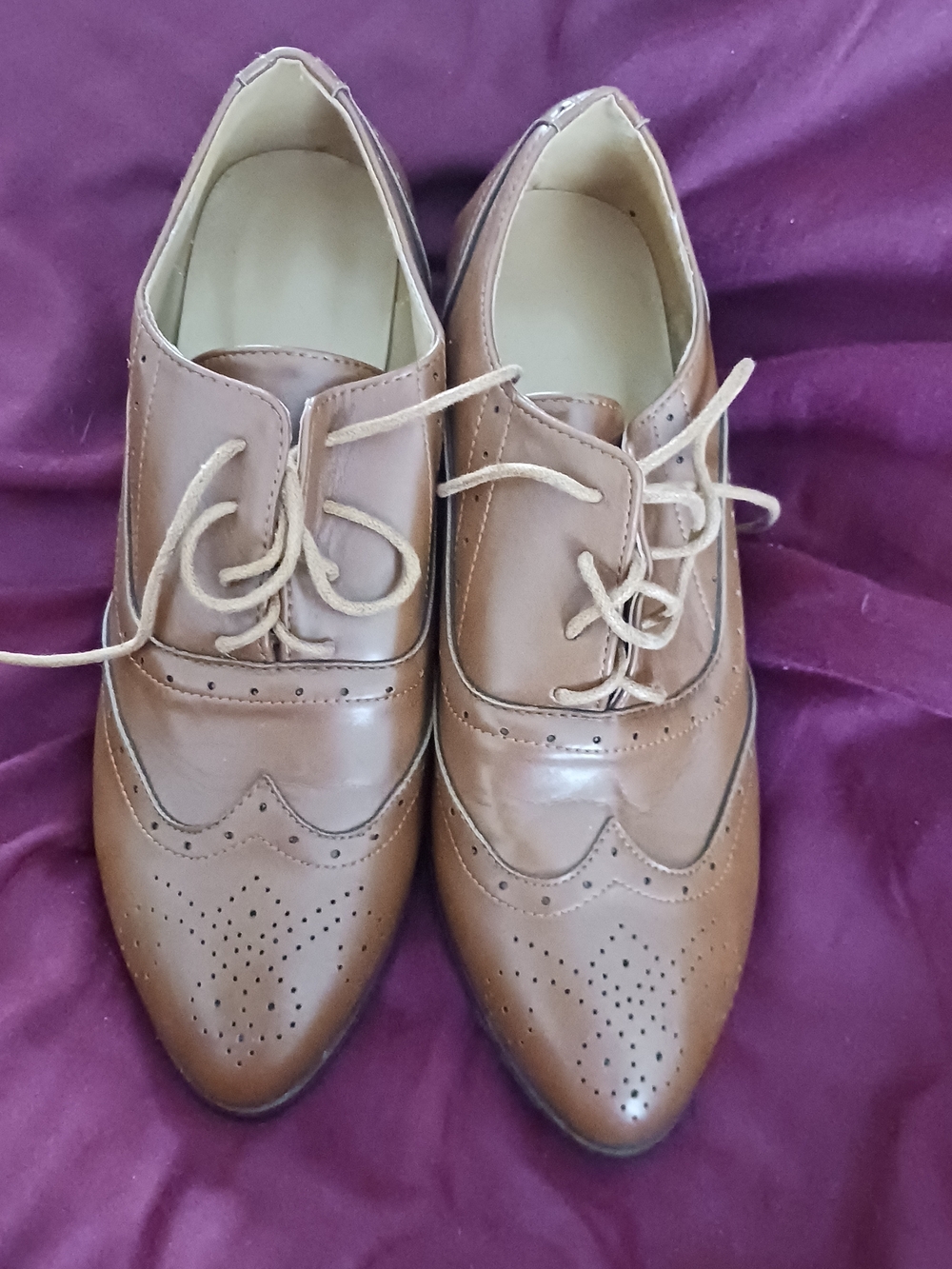 NWOT Classic Brown Leather Wingtip Oxfords - Women's Flats